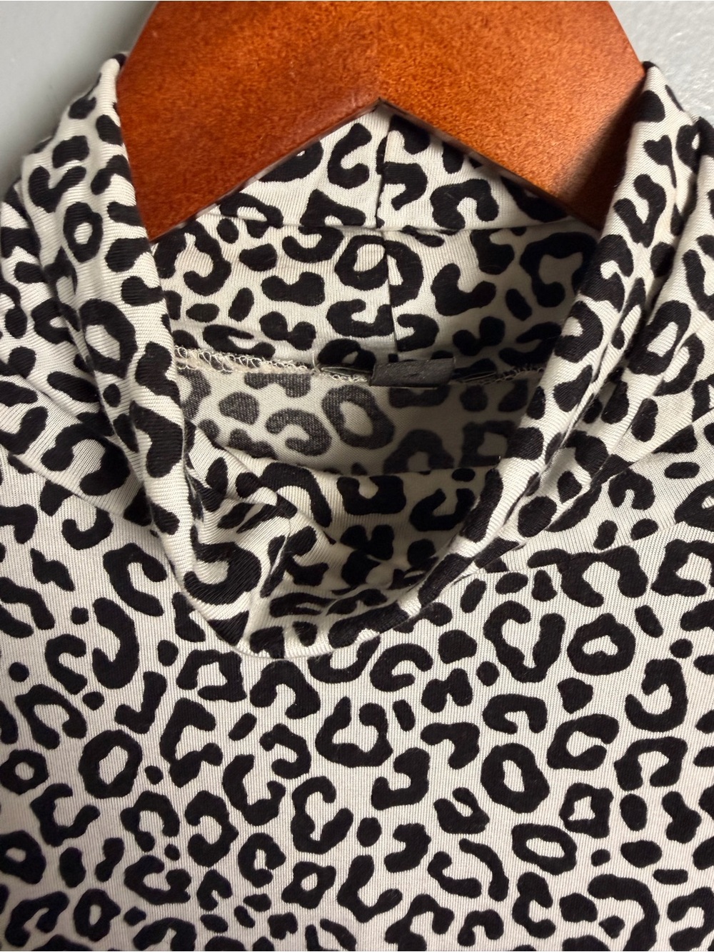 LOFT Black & White Leopard Print Turtleneck Blouse L - Picture 6 of 7